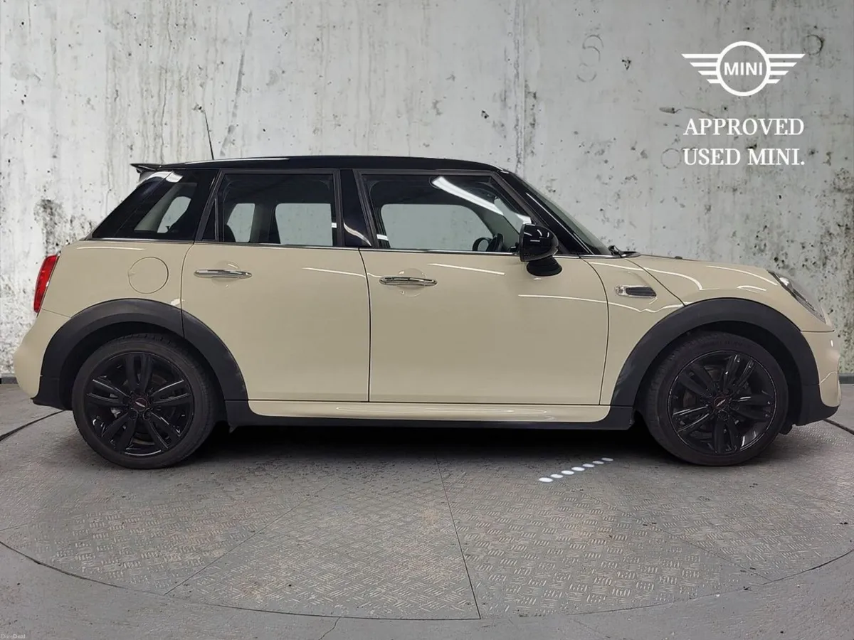 Mini Cooper 5-Door Cooper - Image 3