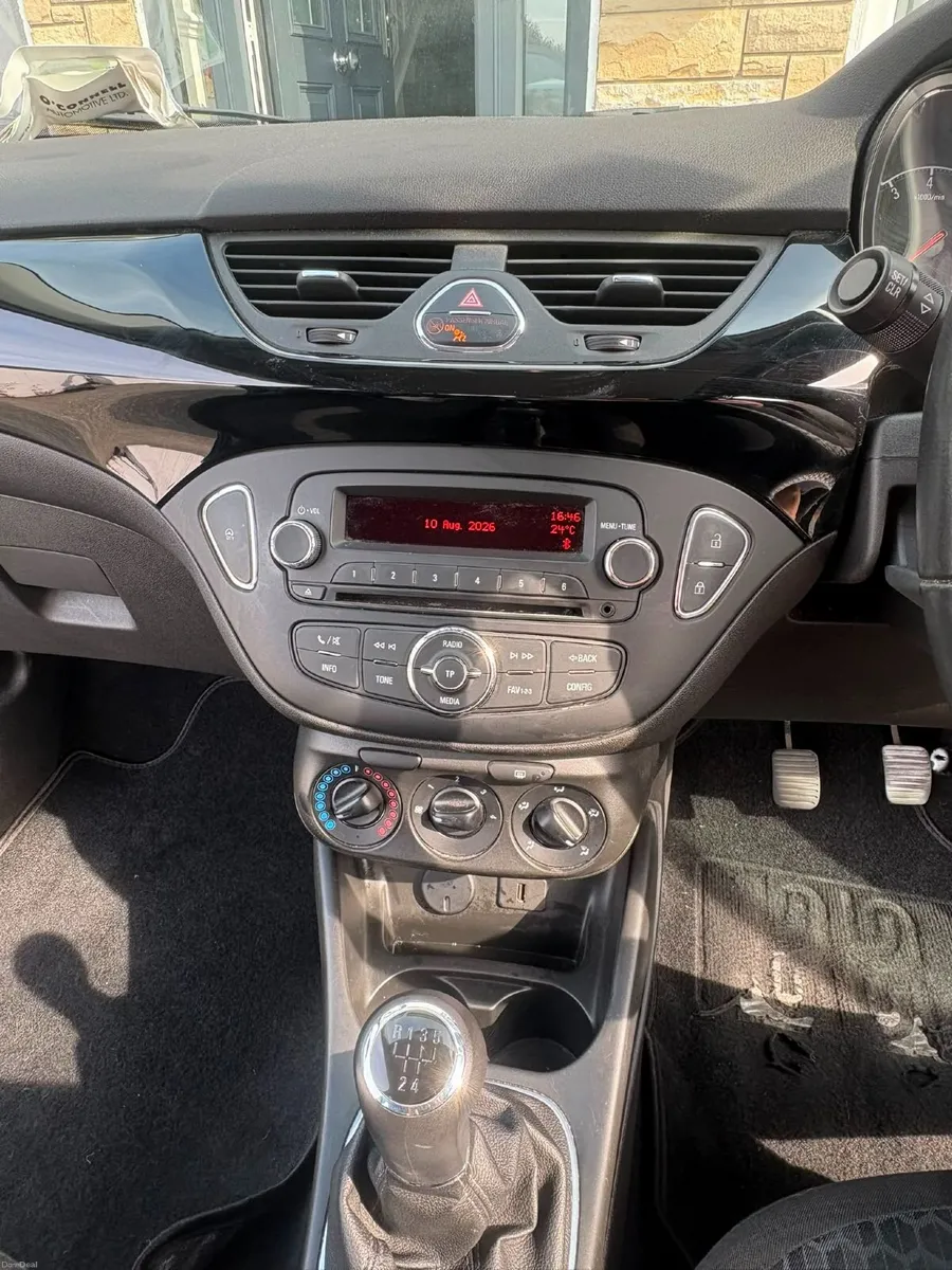 Low Mileage Vauxhall Corsa - 40,000kms - Image 4