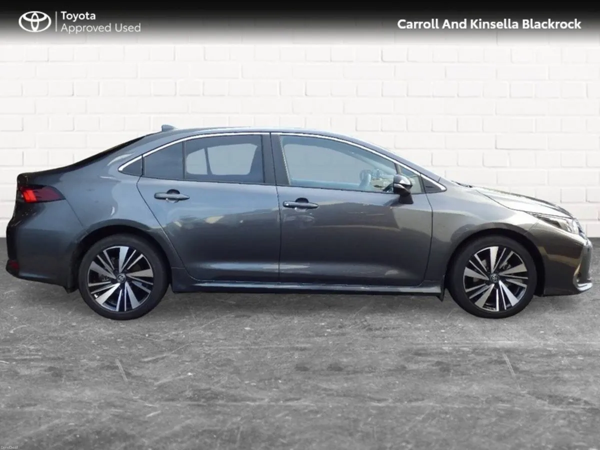 Toyota Corolla Hybrid Luna Sport Saloon - Image 3