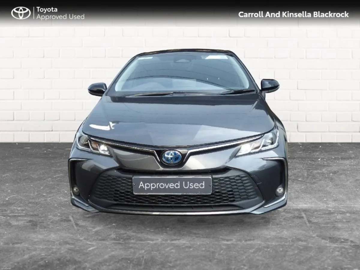 Toyota Corolla Hybrid Luna Sport Saloon - Image 5