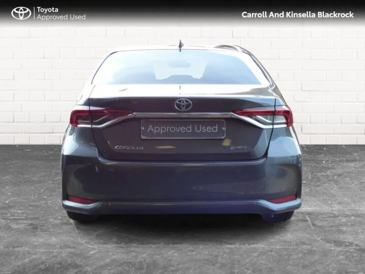 Toyota Corolla Hybrid Luna Sport Saloon - Image 4