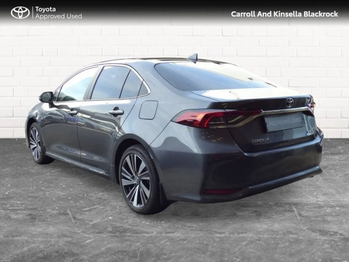 Toyota Corolla Hybrid Luna Sport Saloon - Image 2