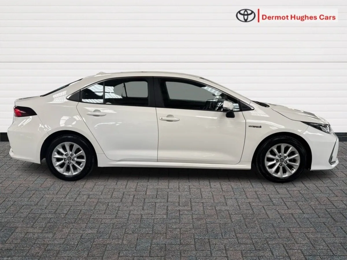 Toyota Corolla HYB LUNA SALOON - Image 3