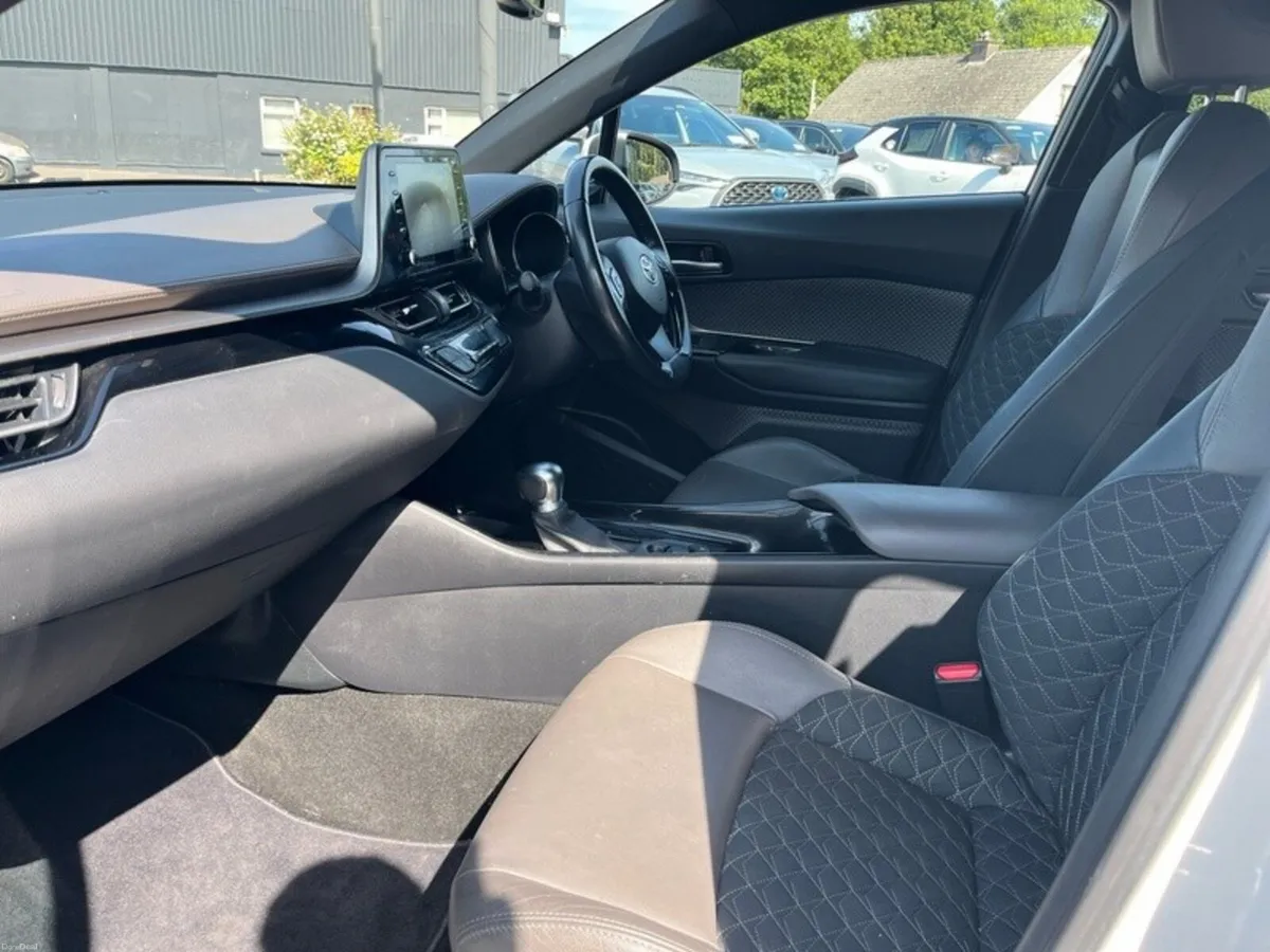 Toyota C-HR 1.8 HYBRID SOL 4DR A AUTO - Image 6