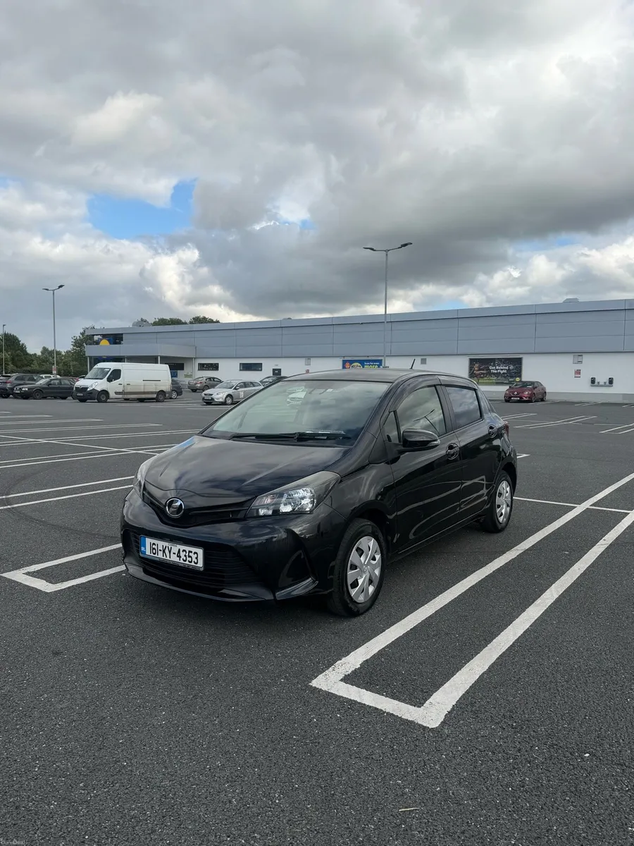 Toyota Yaris Vitz - Image 3