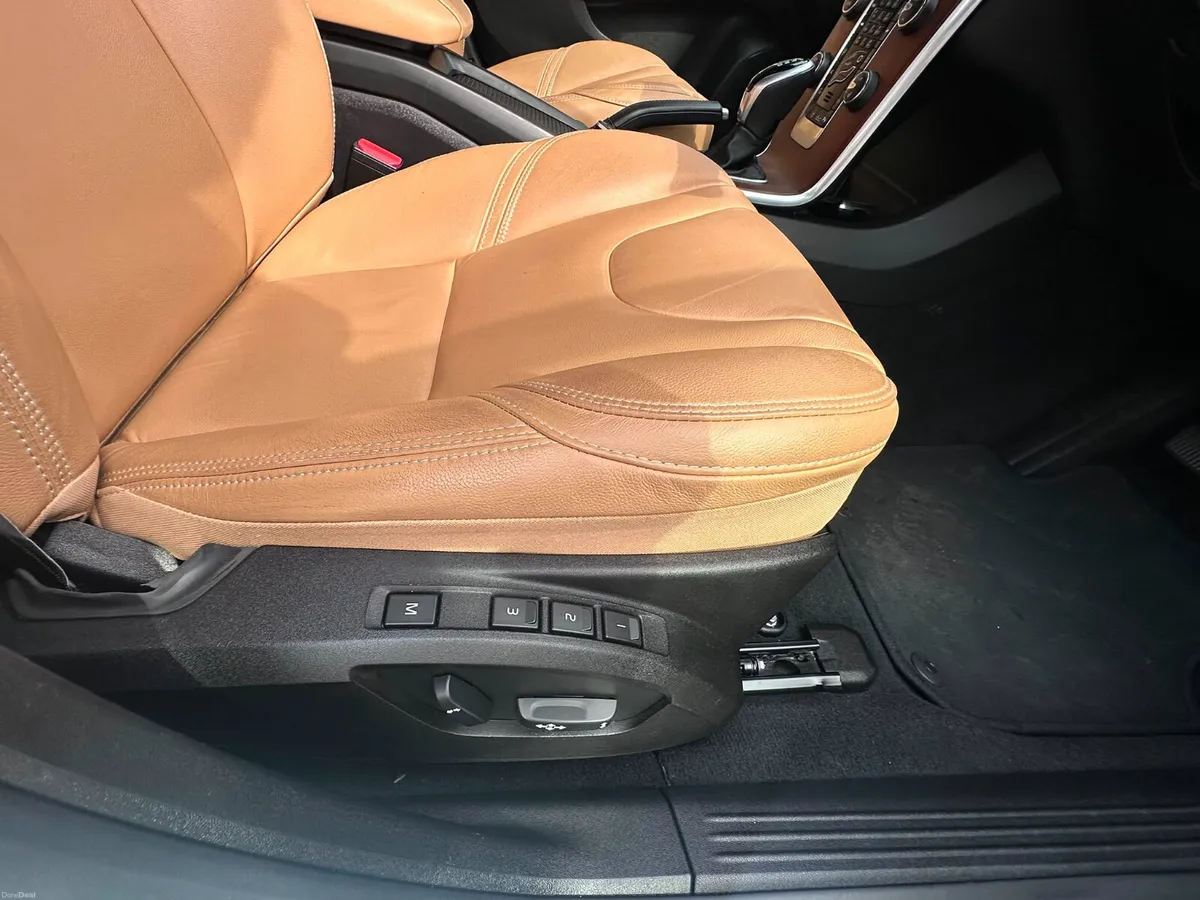 VOLVO V40 2019 2.0DIESEL D4 EDITION - Image 6