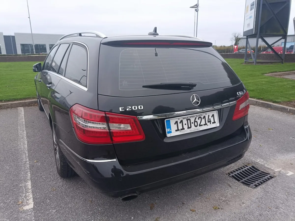 Mercedes E200 Estate Petrol Auto Black - Image 4