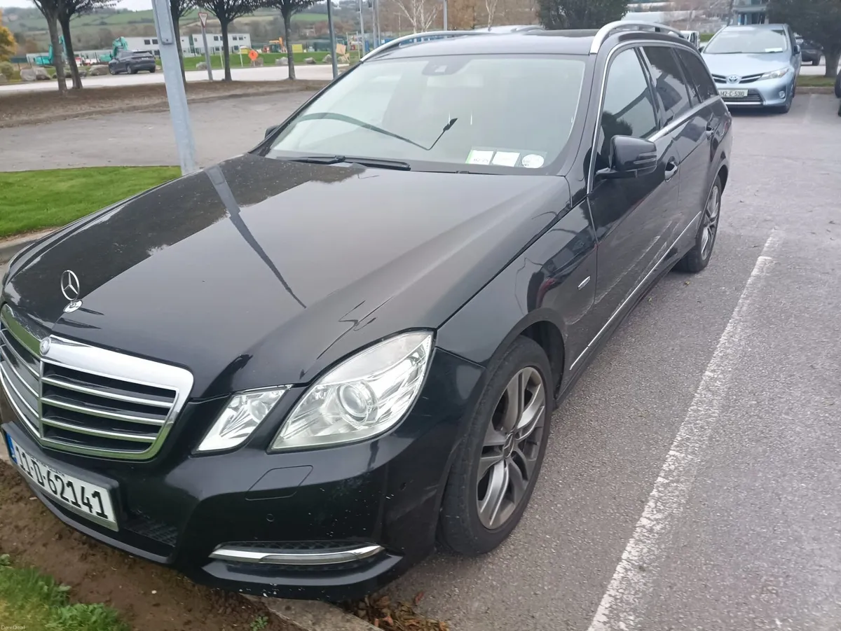 Mercedes E200 Estate Petrol Auto Black - Image 3