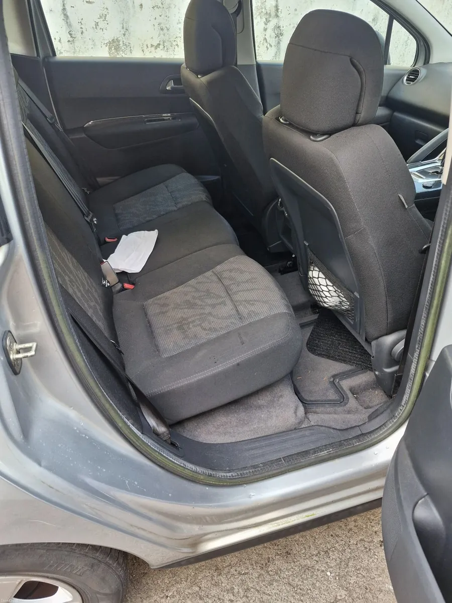 Peugeot 3008 2011 automatic - Image 5
