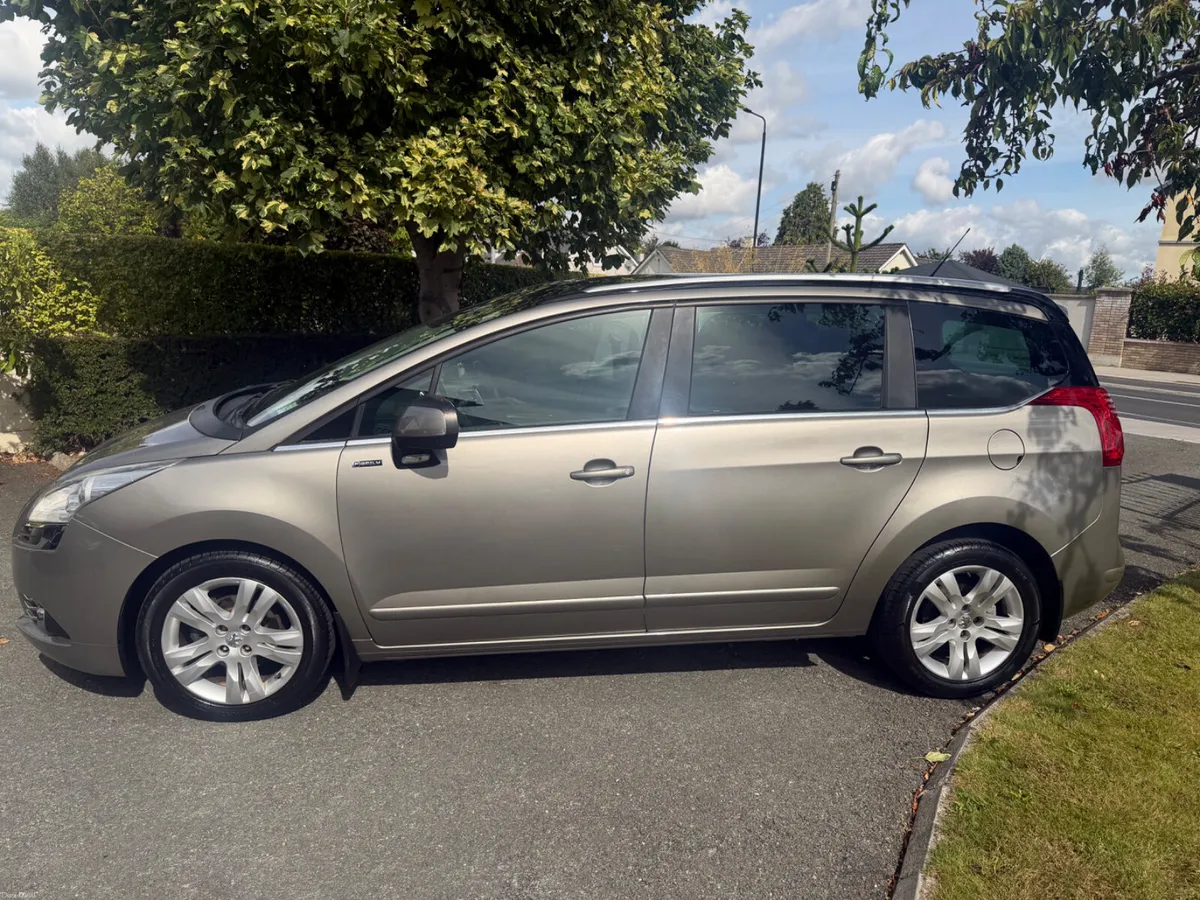 2013 Peugeot 5008 AUTOMATIC 7seat LOW KILOMETRES - Image 2