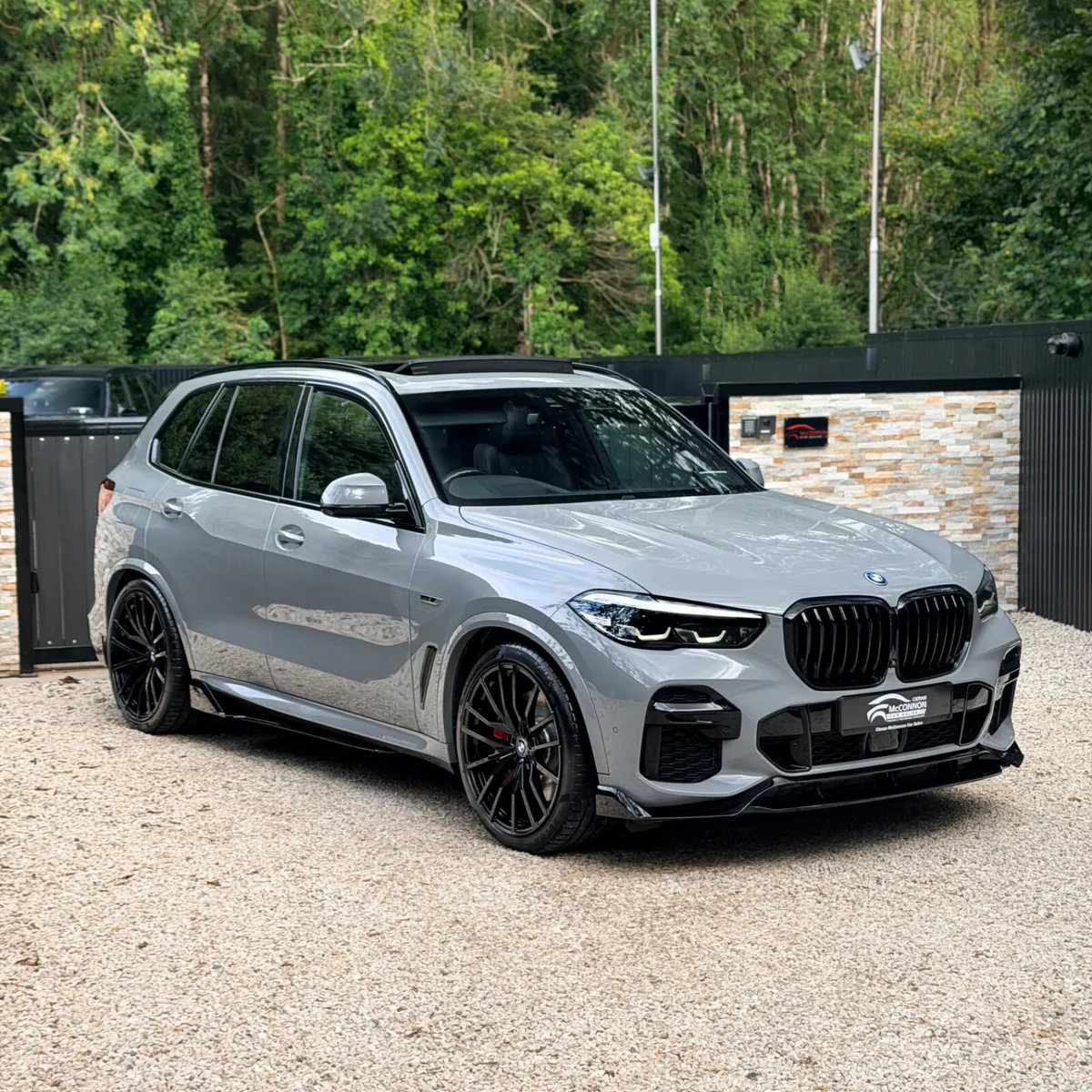 2022 (222) BMW X5 45E M-SPORT PRO *NARDO GREY - Image 1