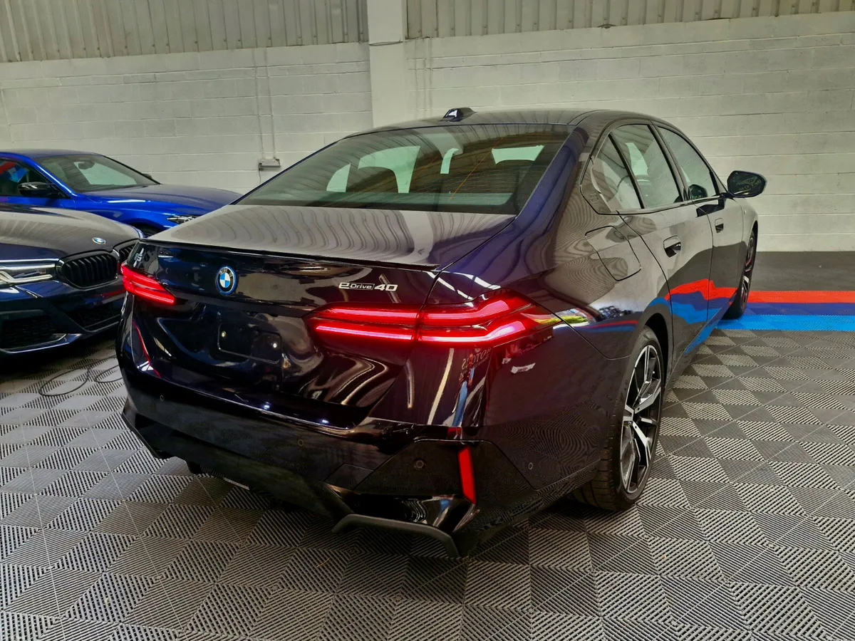 I5 M SPORT PRO ( HUGE SPEC )( FULL OF FACTORY EXTR - Image 4