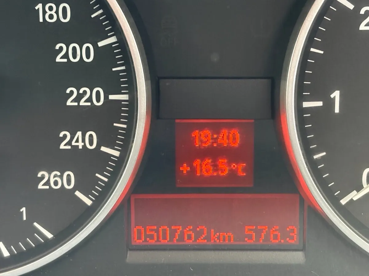BMW X1 5DR AUTO - Image 2
