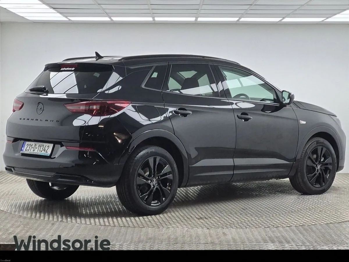 Opel Grandland Grandland SRI 1.2 130BHP - Image 2