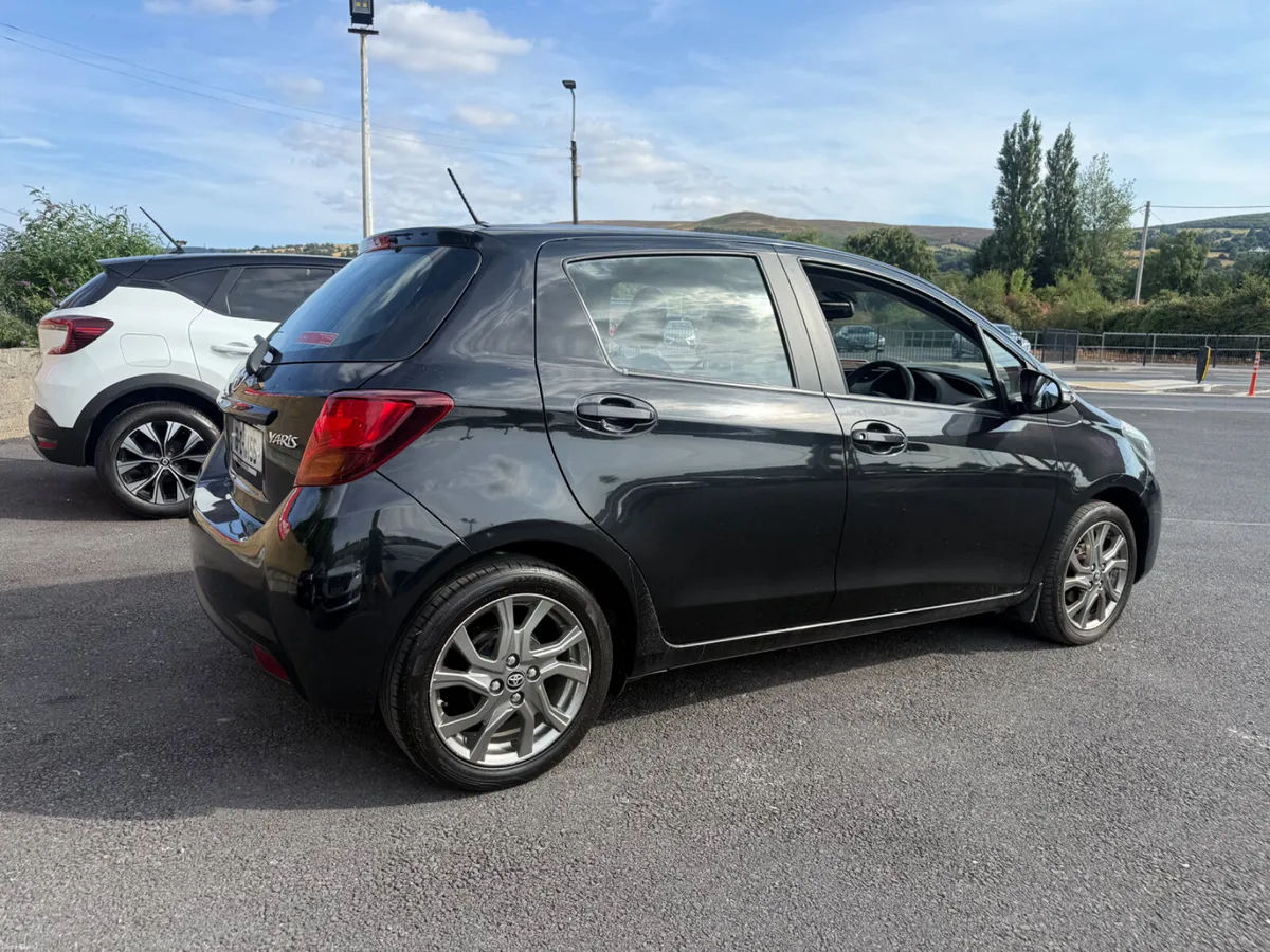 Toyota Yaris  1.0L  LUNA - Image 4