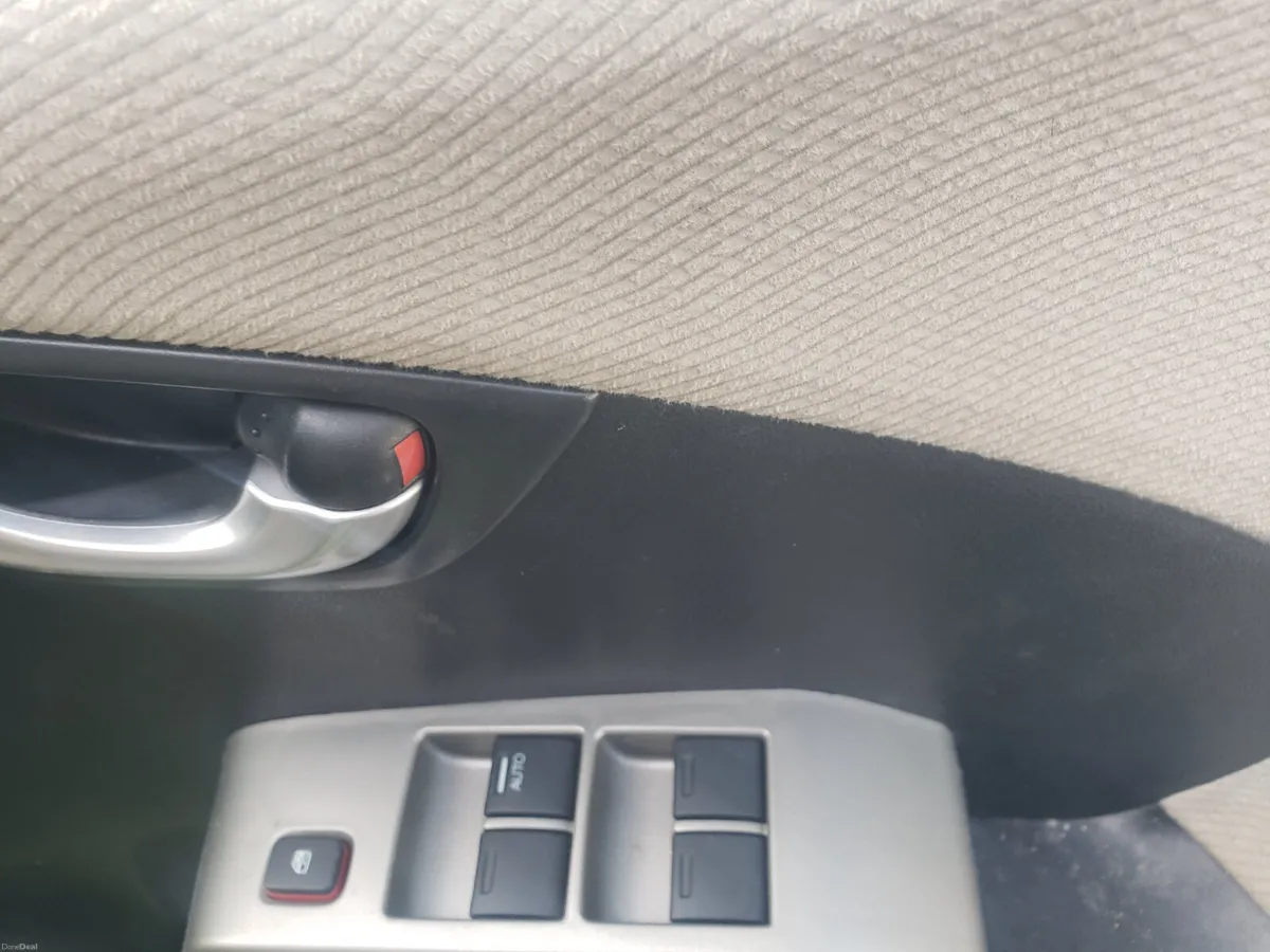 2013 hybrid Honda fit - Image 2