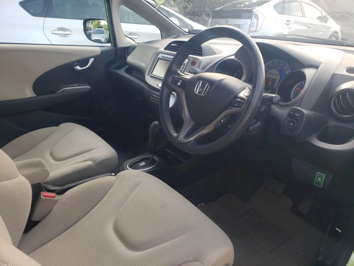 2013 hybrid Honda fit - Image 4