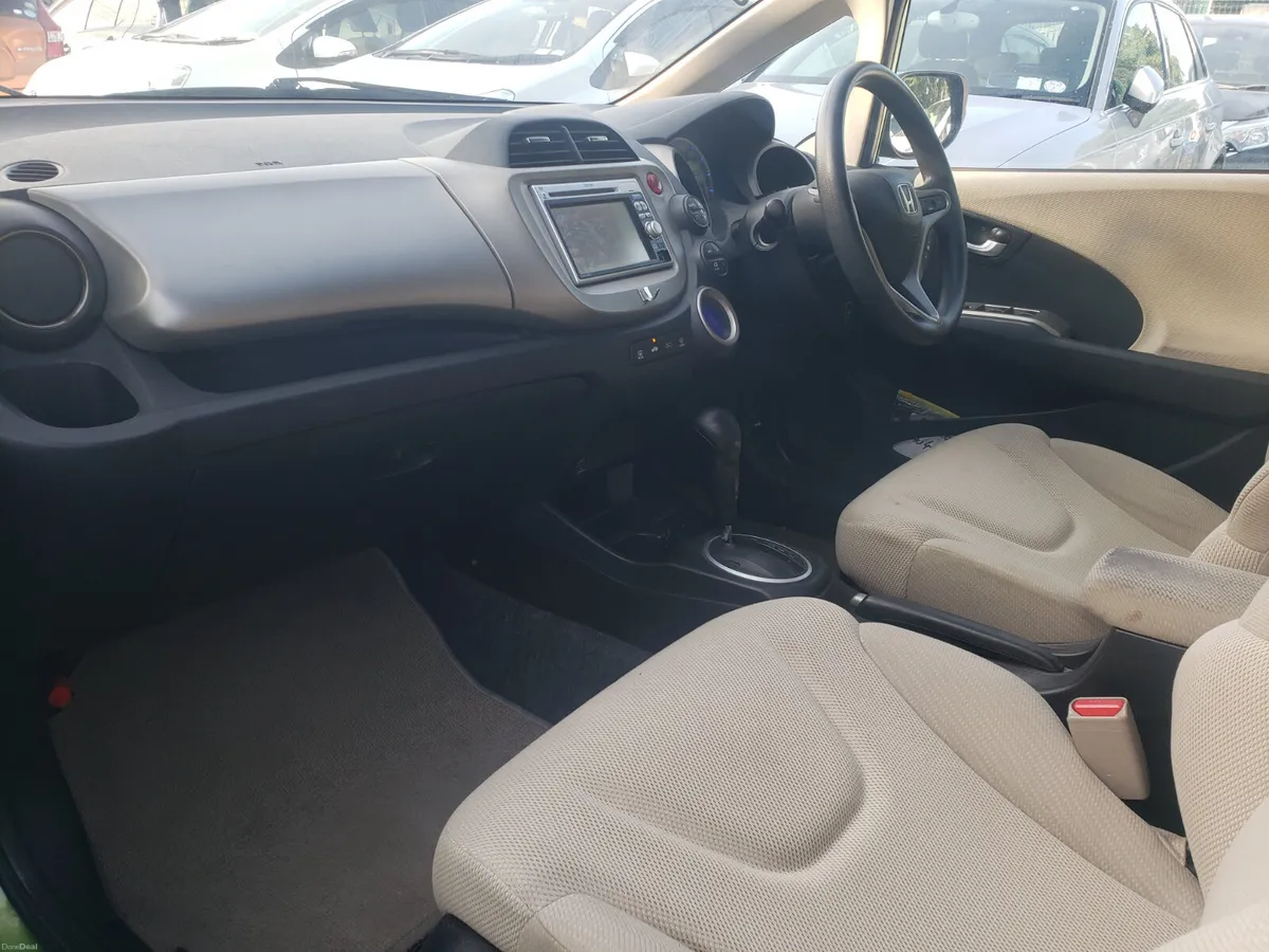 2013 hybrid Honda fit - Image 6