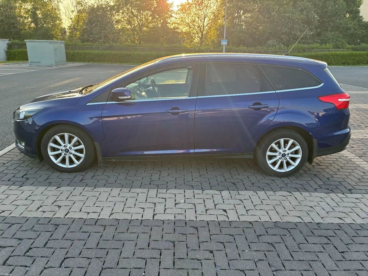 Ford Focus 2017 - Image 2