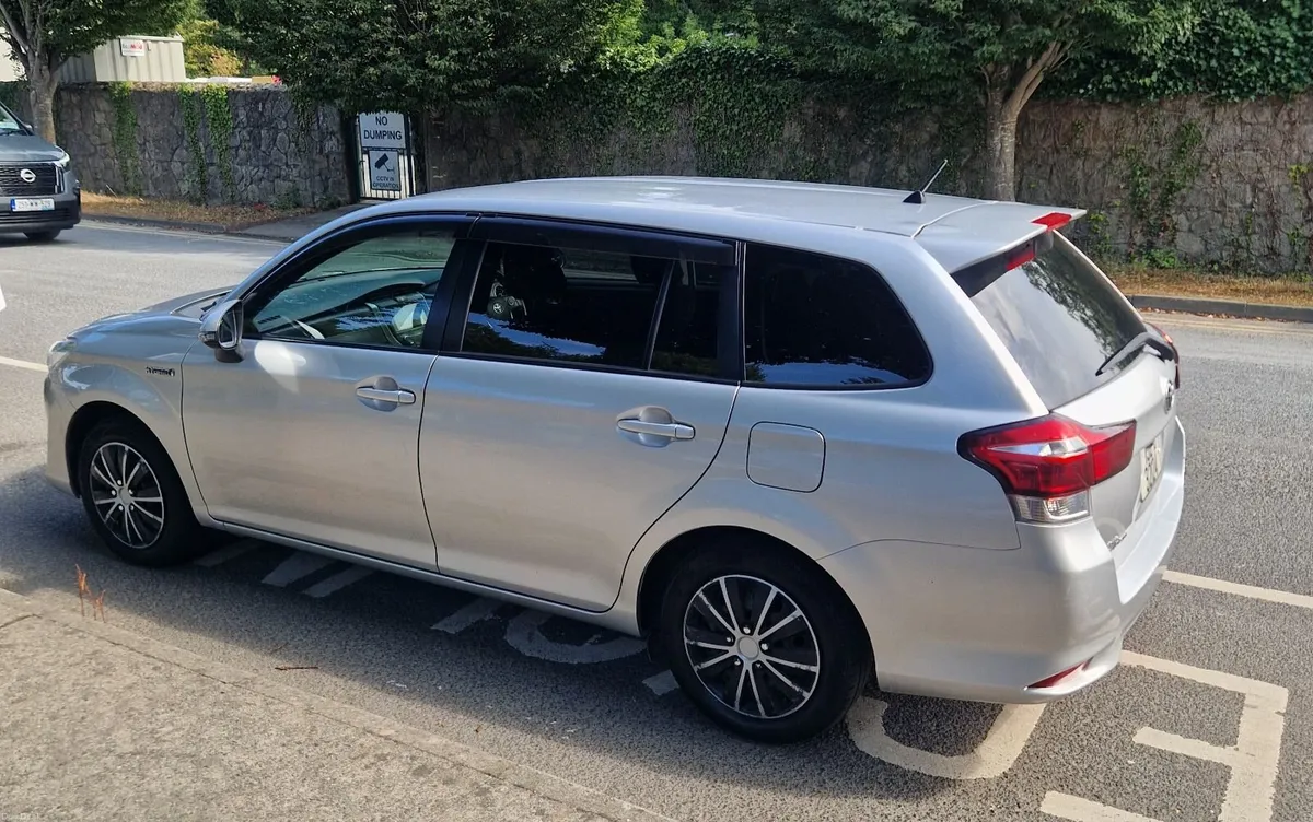 Toyota Corolla Fielder Estate 2015 - Image 2
