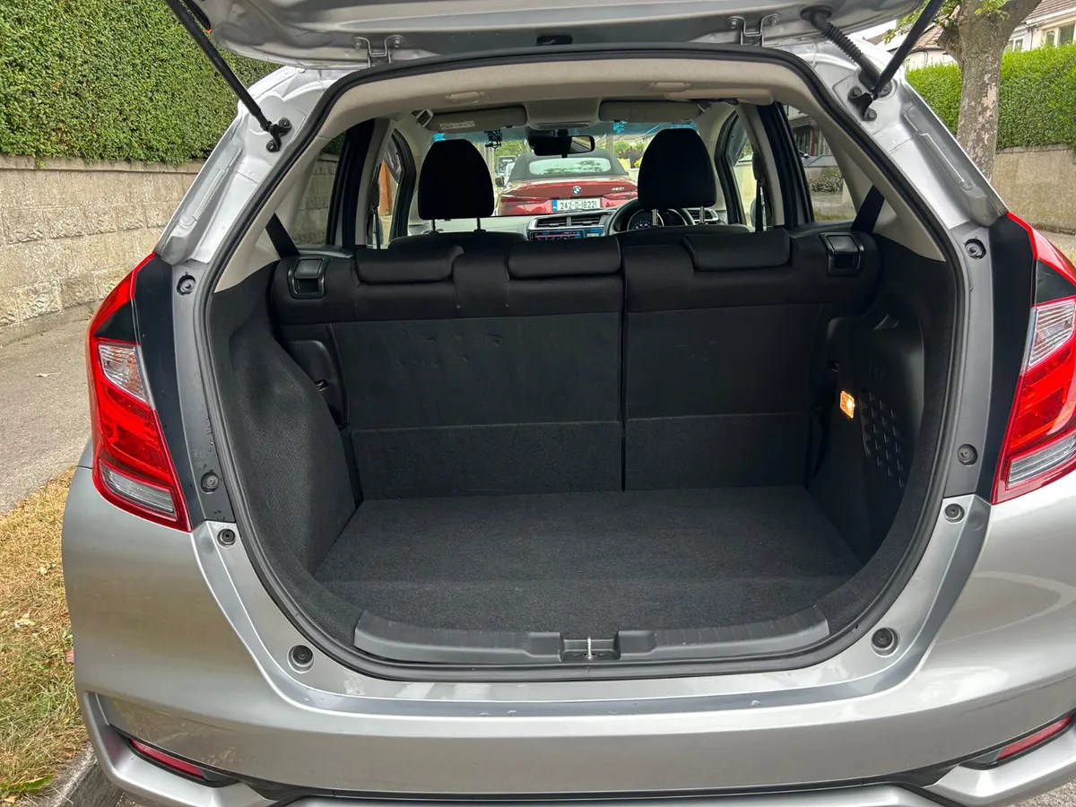 2018 HONDA FIT HYBRID AUTOMATIC NCT JANUARY 2028 - Image 6