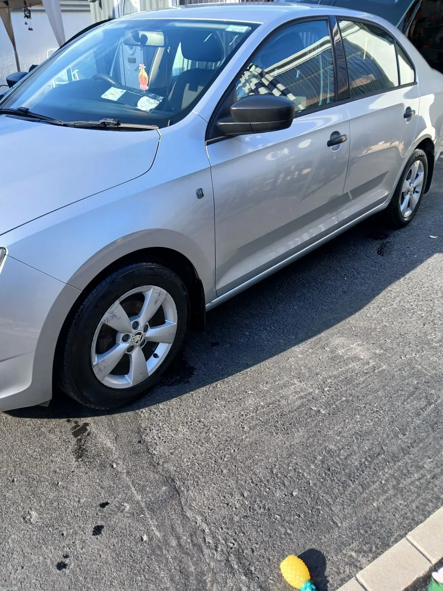 Skoda Rapid 2013 - Image 2
