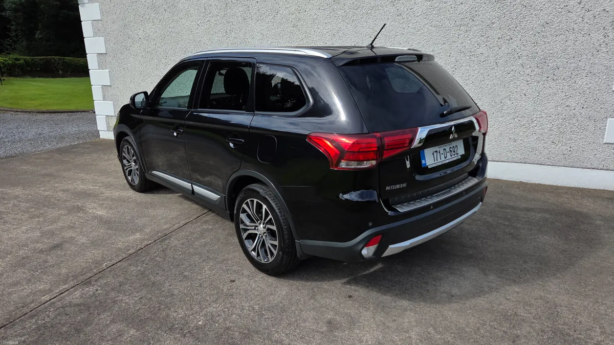 171 Mitsubishi Outlander 4WD Automatic 7 seater - Image 4