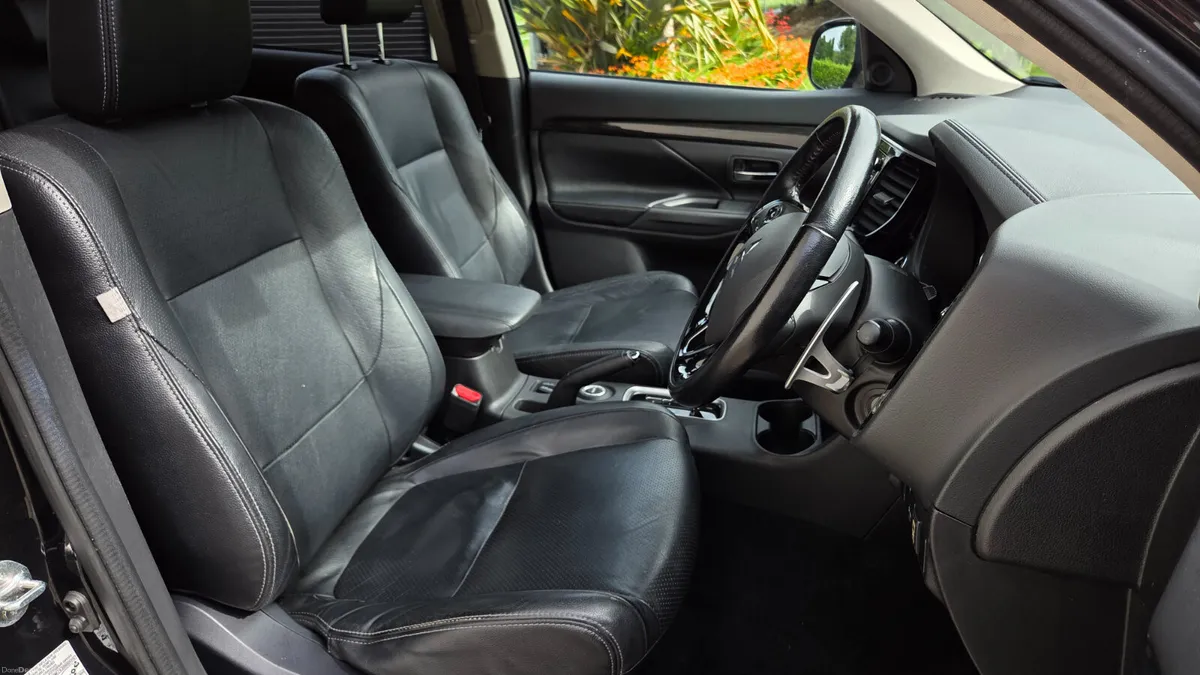 171 Mitsubishi Outlander 4WD Automatic 7 seater - Image 5