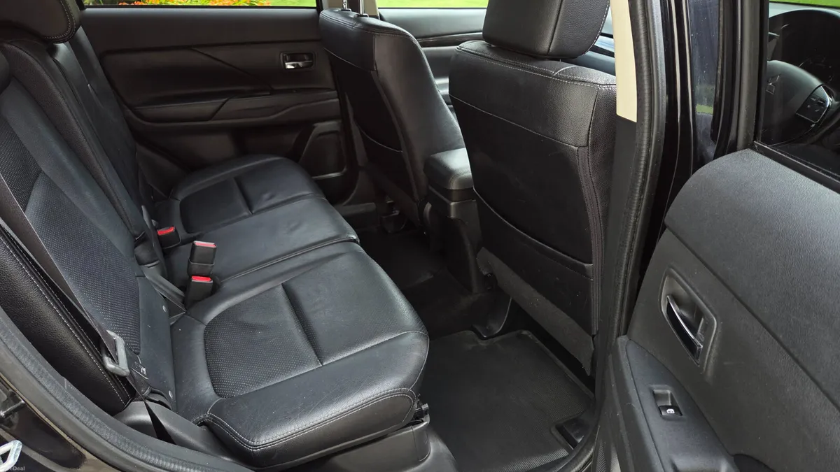 171 Mitsubishi Outlander 4WD Automatic 7 seater - Image 6