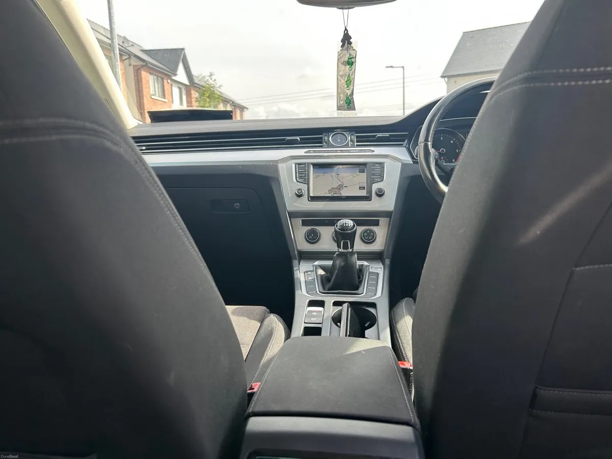 2015 Volkswagen Passat 1.6 TDI 120 bhp high spec - Image 5