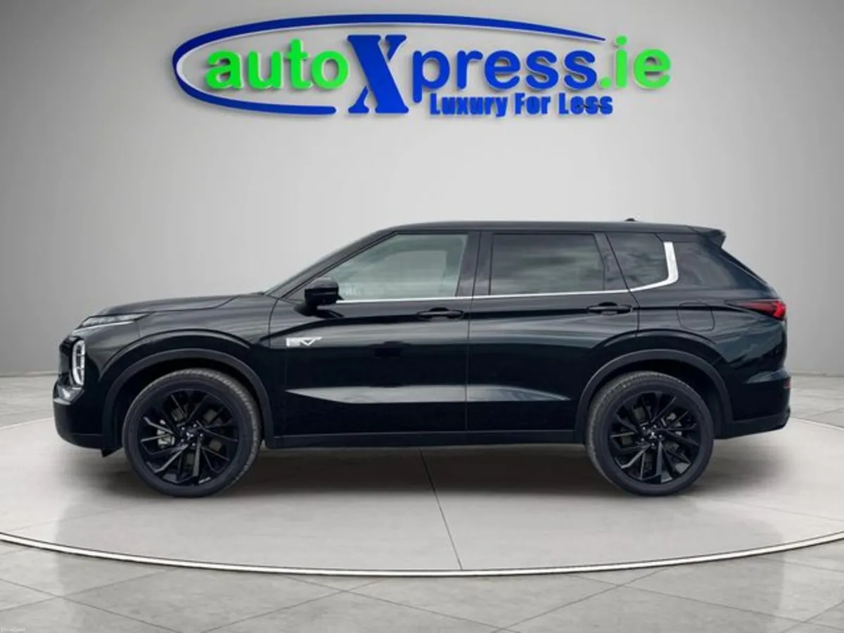 Mitsubishi Outlander PHEV 4WD BLACK EDITION, Low m - Image 4