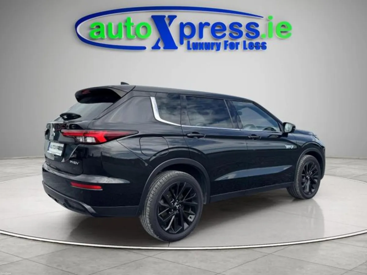 Mitsubishi Outlander PHEV 4WD BLACK EDITION, Low m - Image 6