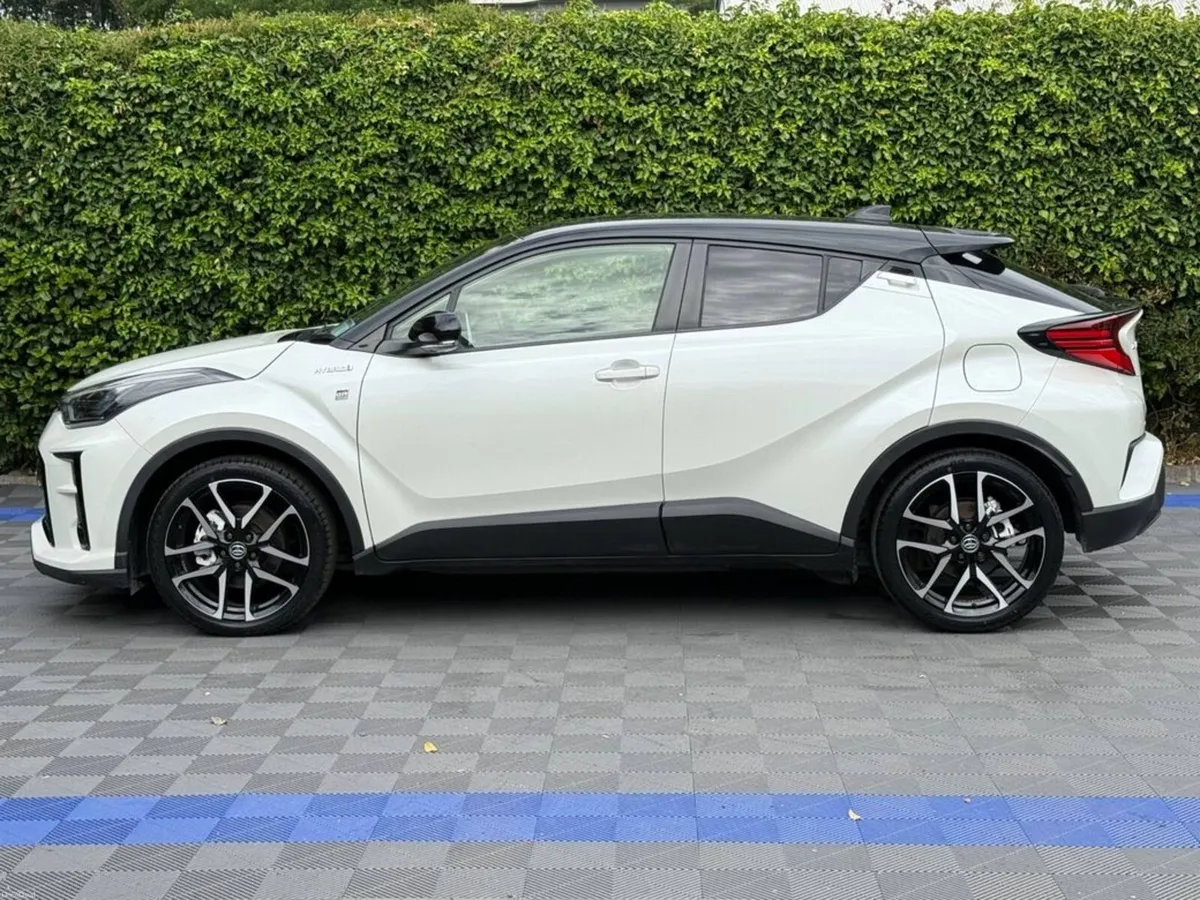 Toyota C-HR GR 1.8 HYBRID AUTO // 360 PARKING CAME - Image 3