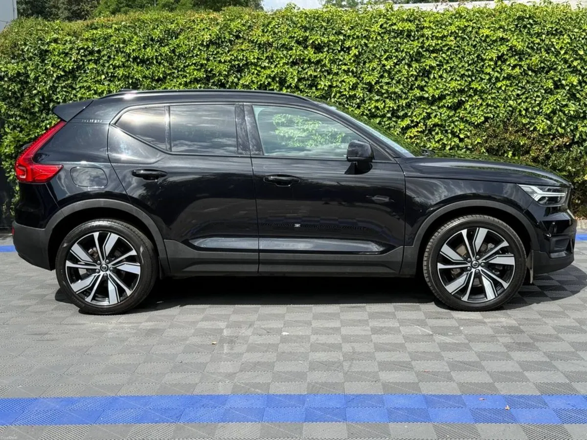 Volvo XC40 T4 R-DESIGN PRO 1.5 RECHARGE HYBRID AUT - Image 2