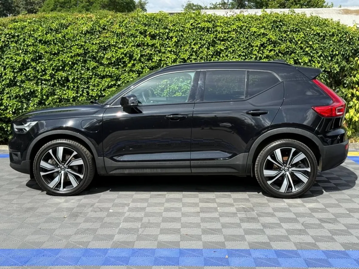 Volvo XC40 T4 R-DESIGN PRO 1.5 RECHARGE HYBRID AUT - Image 3