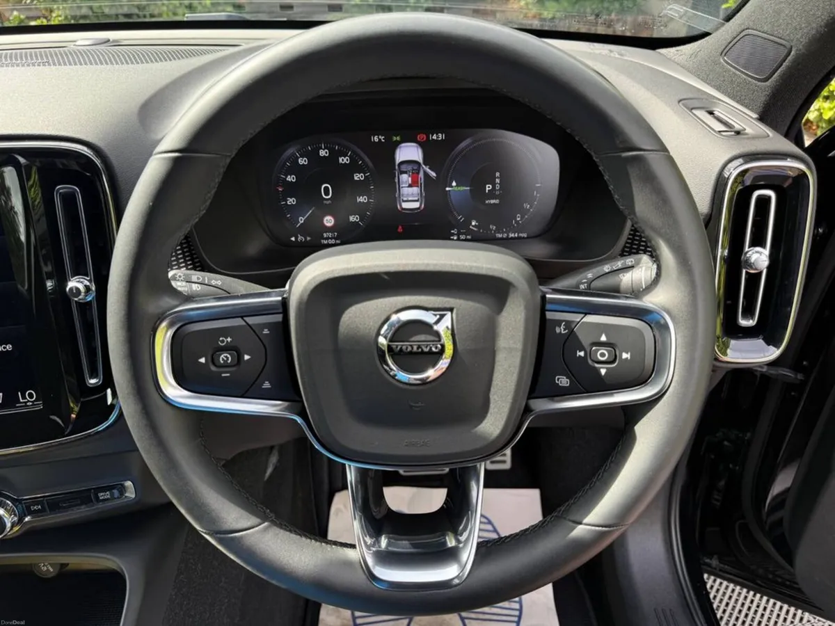 Volvo XC40 T4 R-DESIGN PRO 1.5 RECHARGE HYBRID AUT - Image 4