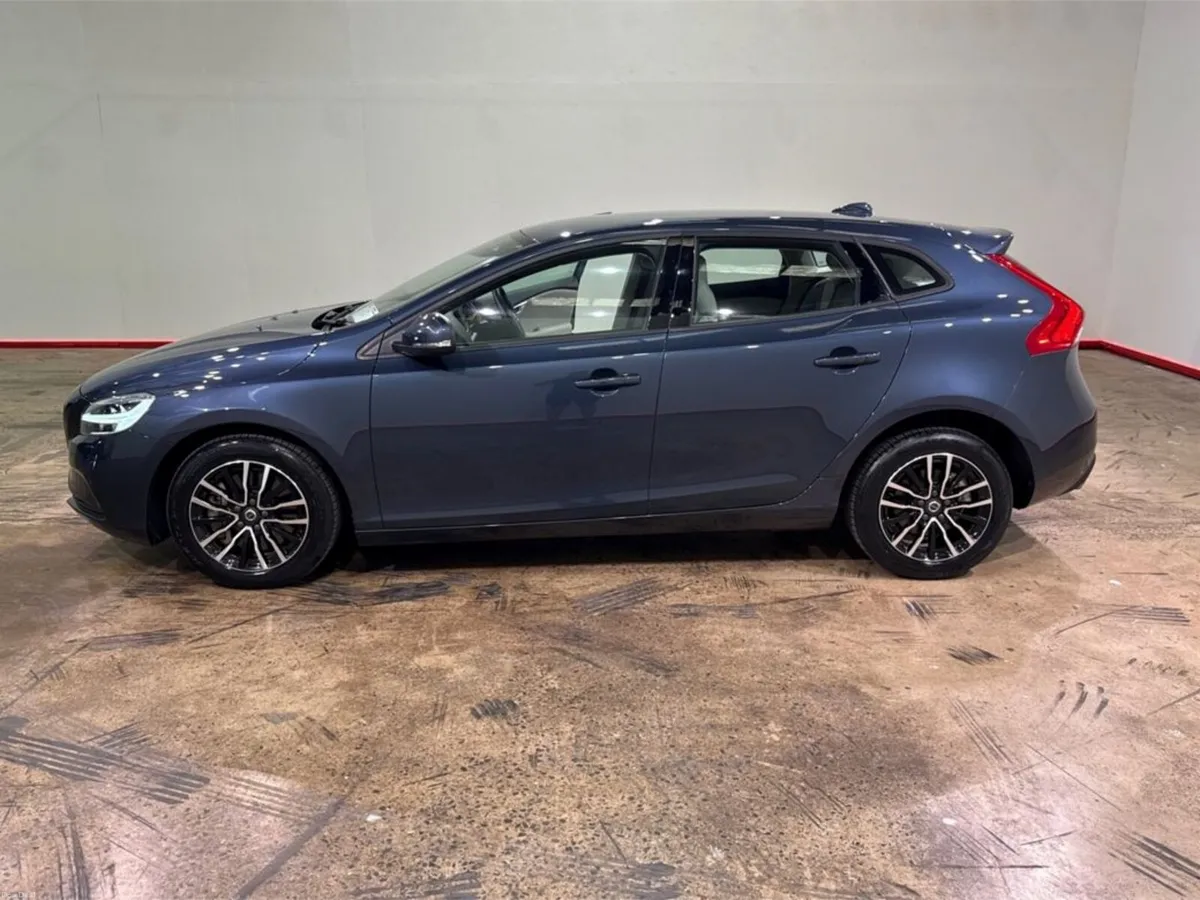 Volvo V40 1.5 AUTOMATIC - LEATHER UPHOLSTERY - FAC - Image 6