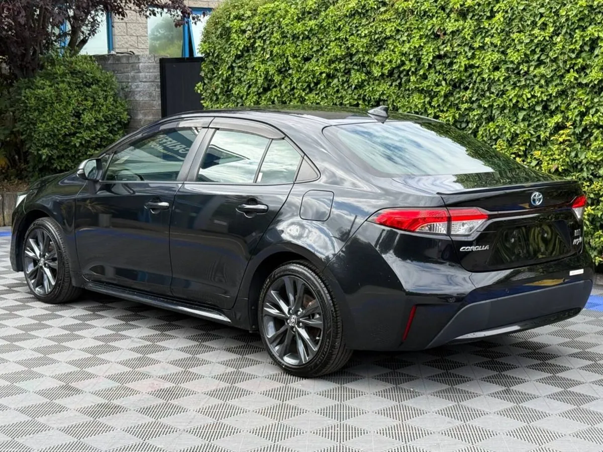 Toyota Corolla WXB EDITION 1.8 HYBRID AUTO // HALF - Image 5