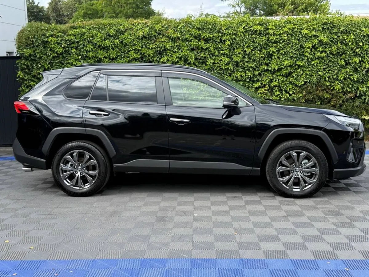 Toyota RAV4 G-SPEC 2.5 HYBRID AUTO // TINY MILEAGE - Image 2