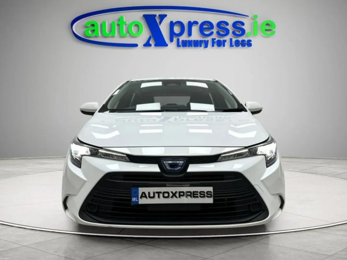 Toyota Corolla 1.8 HYBRID X, Reversing camera, Aut - Image 3