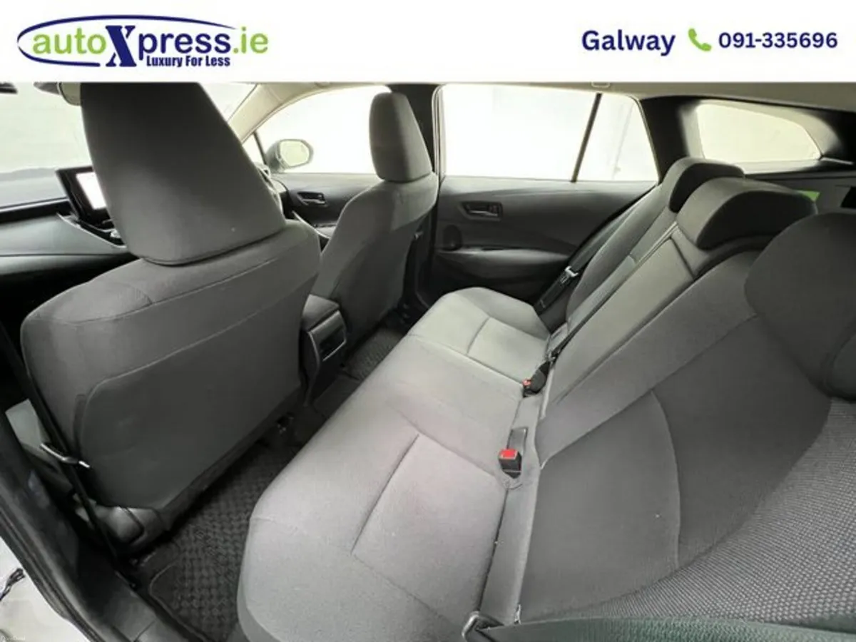 Toyota Corolla 1.8 HYBRID X, Reversing camera, Aut - Image 6
