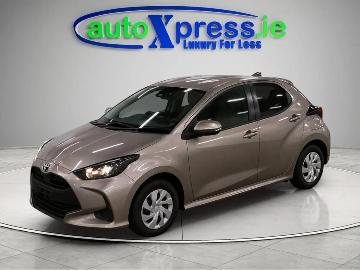 Toyota Yaris 1.5 HYBRID X, Automatic - Image 5