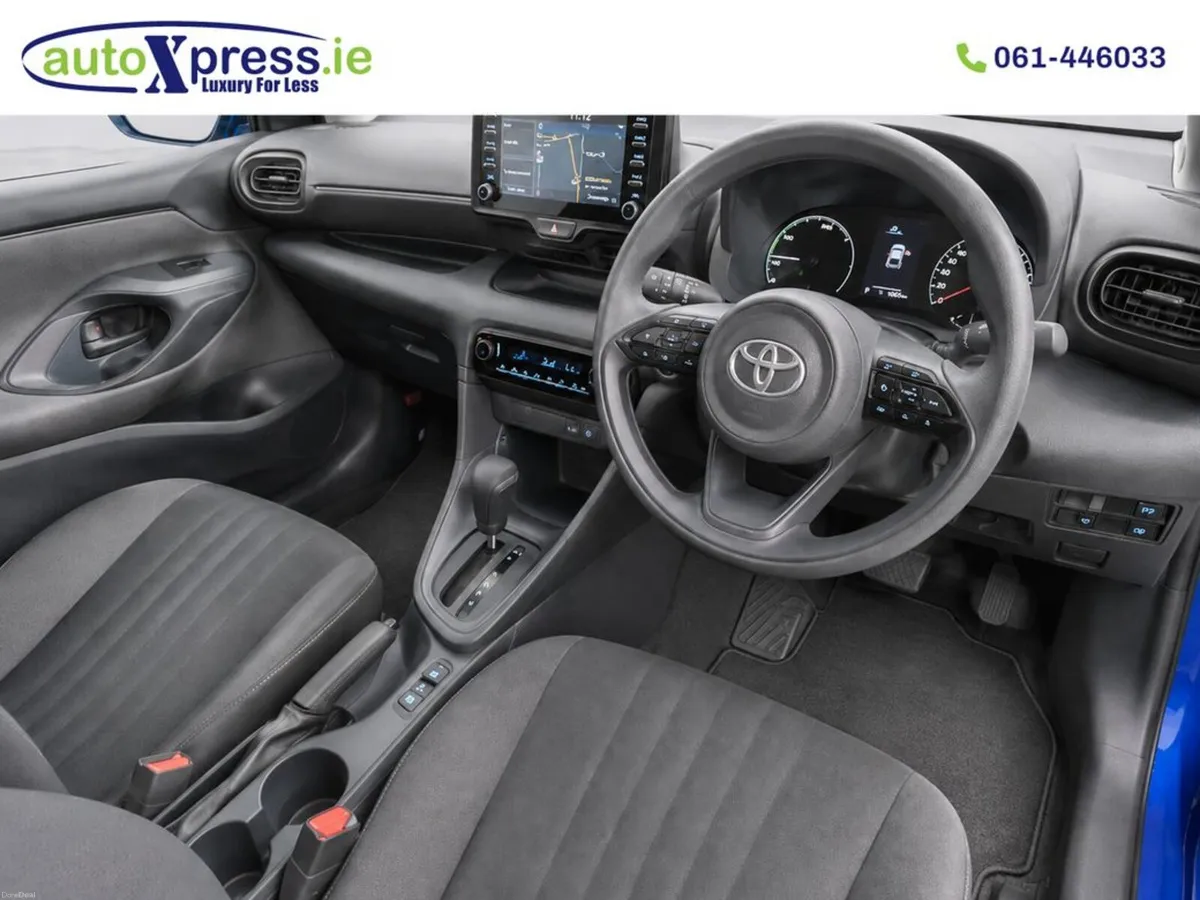 Toyota Yaris 4WD Hybrid Petrol, Automatic, Reversi - Image 2