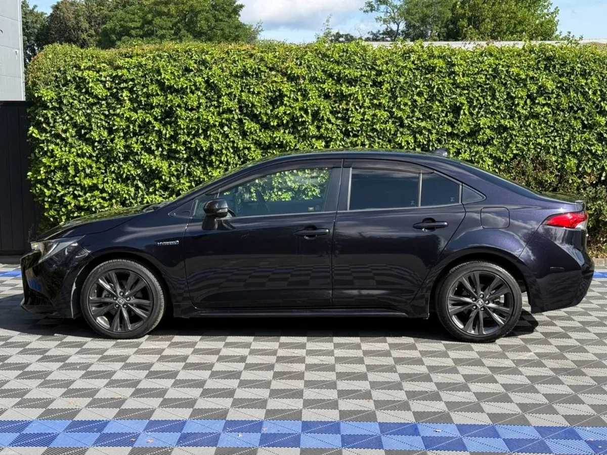 Toyota Corolla WXB EDITION 1.8 HYBRID AUTO // SERV - Image 3
