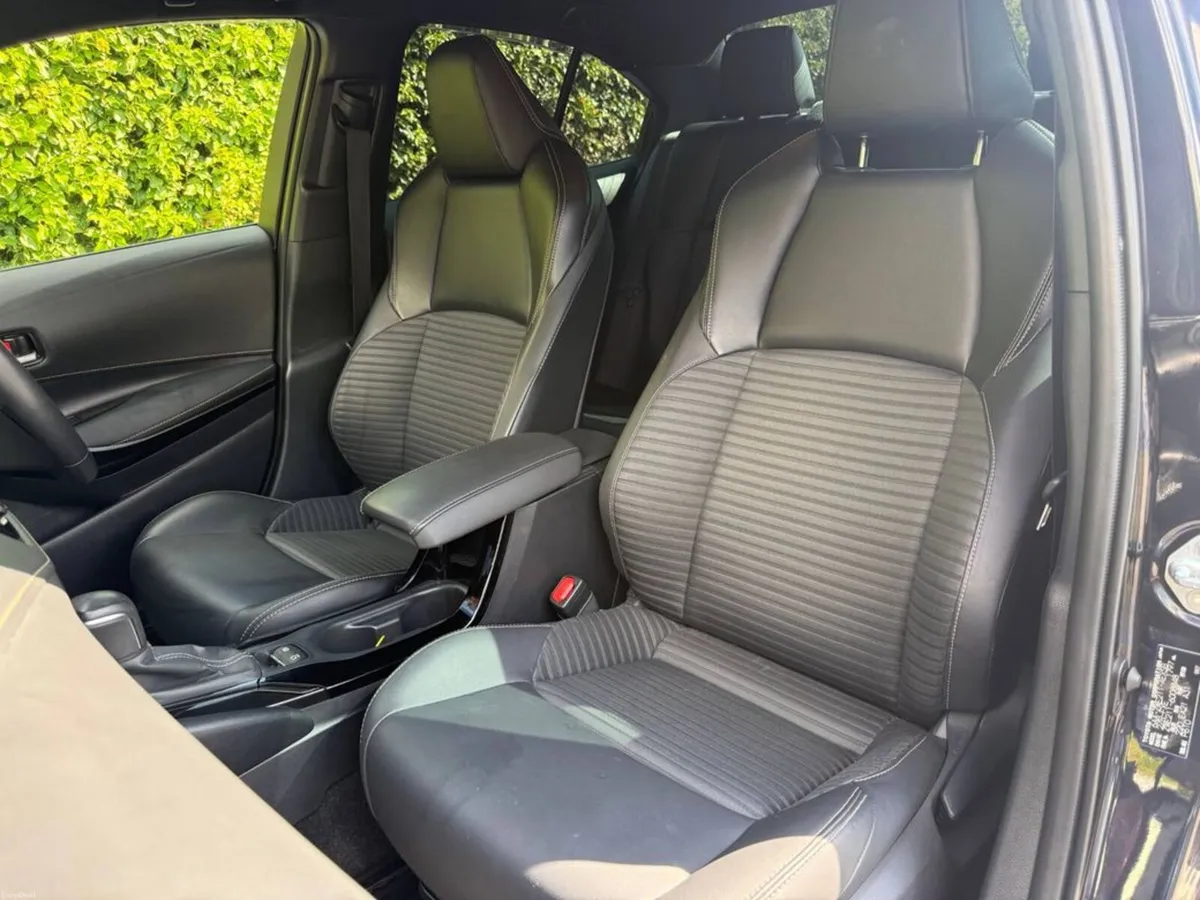 Toyota Corolla WXB EDITION 1.8 HYBRID AUTO // SERV - Image 6