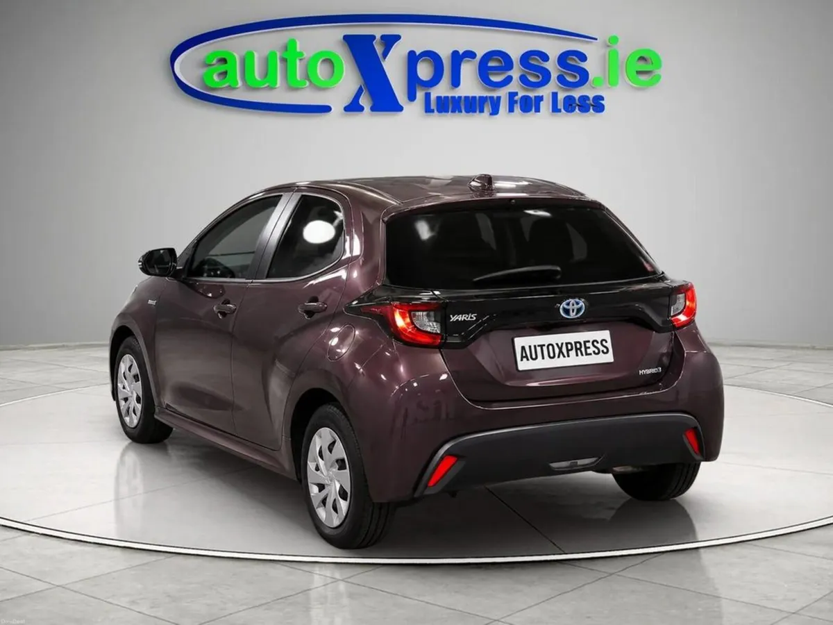 Toyota Yaris 1.5 HYBRID G, Low Mileage, Automatic - Image 3