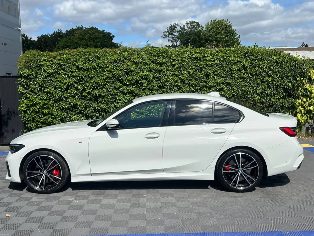 BMW 3-Series 320d M-SPORT // APPLE CARPLAY/ANDROID - Image 3