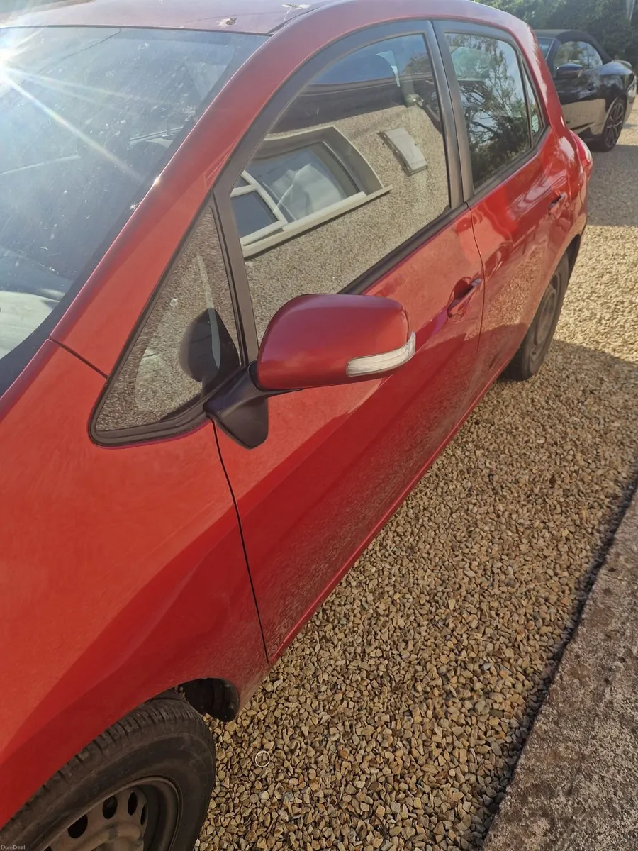 Toyota Auris 2012 - Image 1