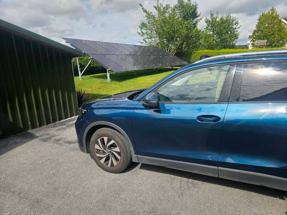 Volkswagon Tiguan - Image 5
