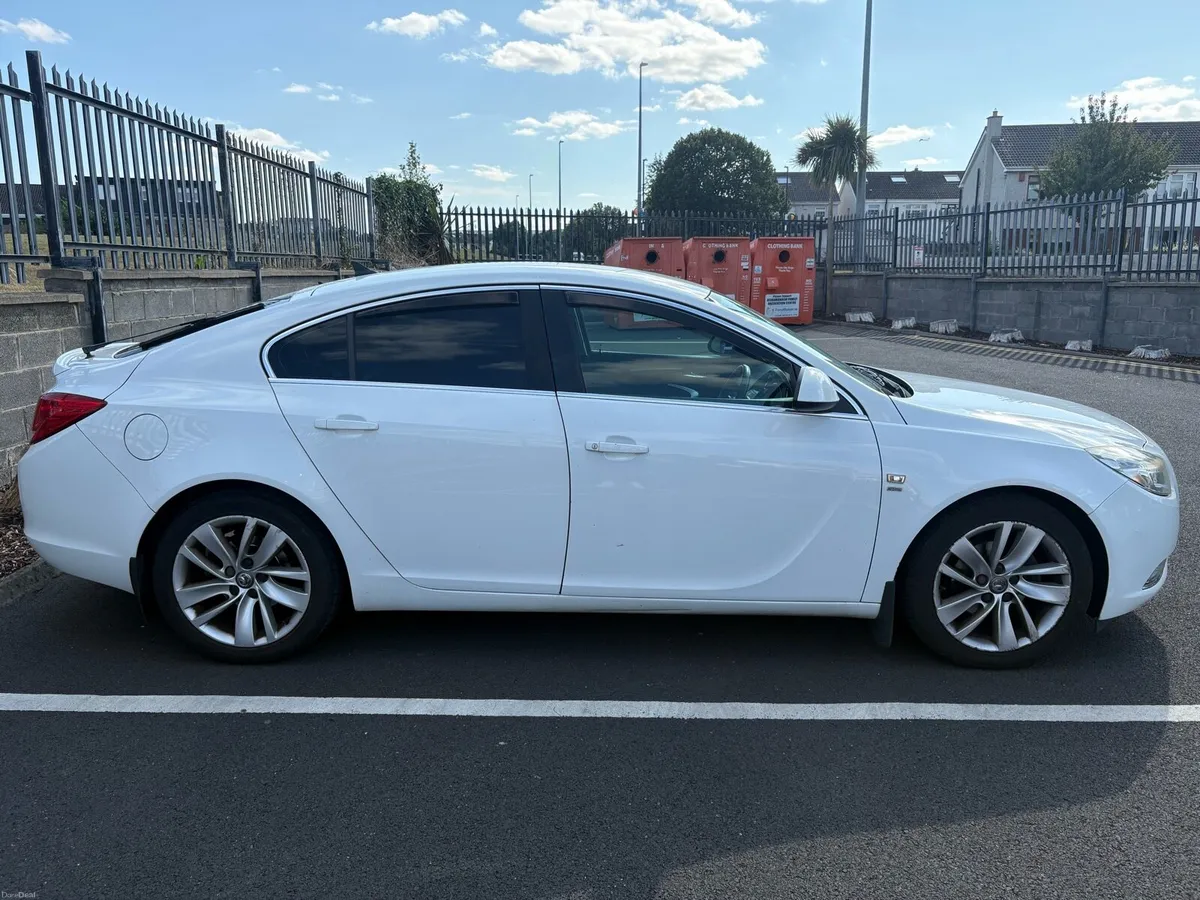 Vauxhall Insignia SRi - Image 3